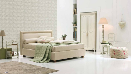 Letto matrimoniale in stile classico