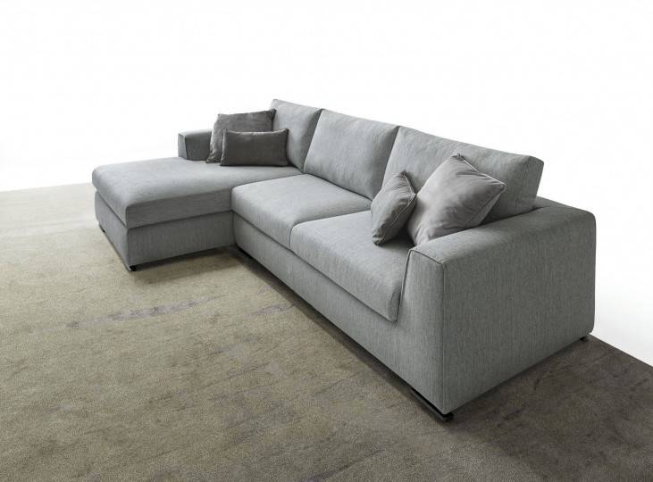 divano tradizionale con chaise longue