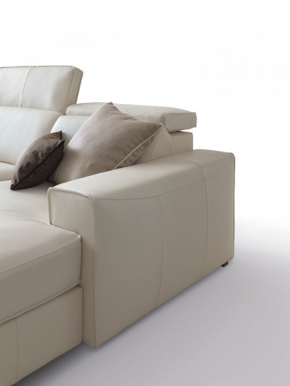 Divano in pelle con cuciture in rilievo